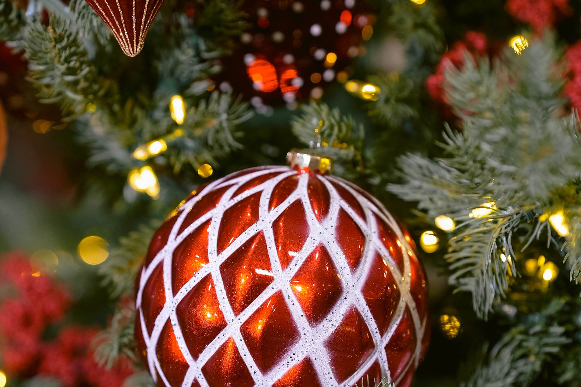 Red Christmas Tree - Red Christmas Ornaments White 