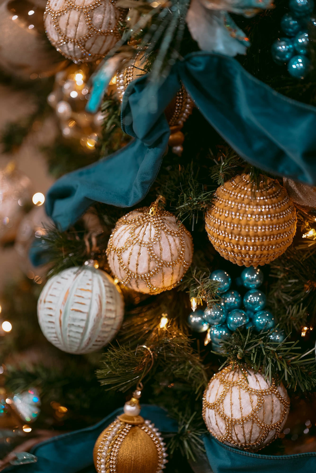 Teal and Gold Christmas Tree -gold velvet ornaments, teal ribbon and teal ornaments